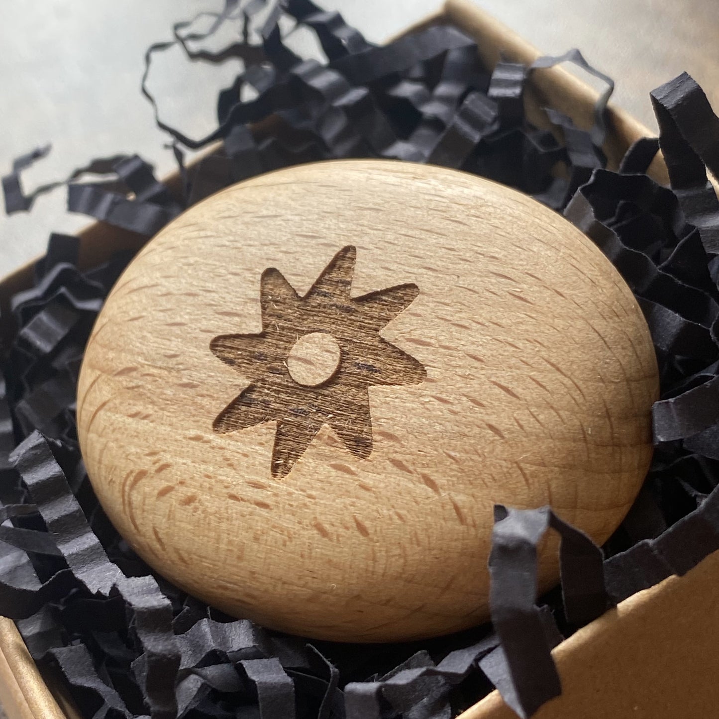 Nsoromma Star wooden pocket pebble in presentation box – engraved symbol of love from Adinkra tradition