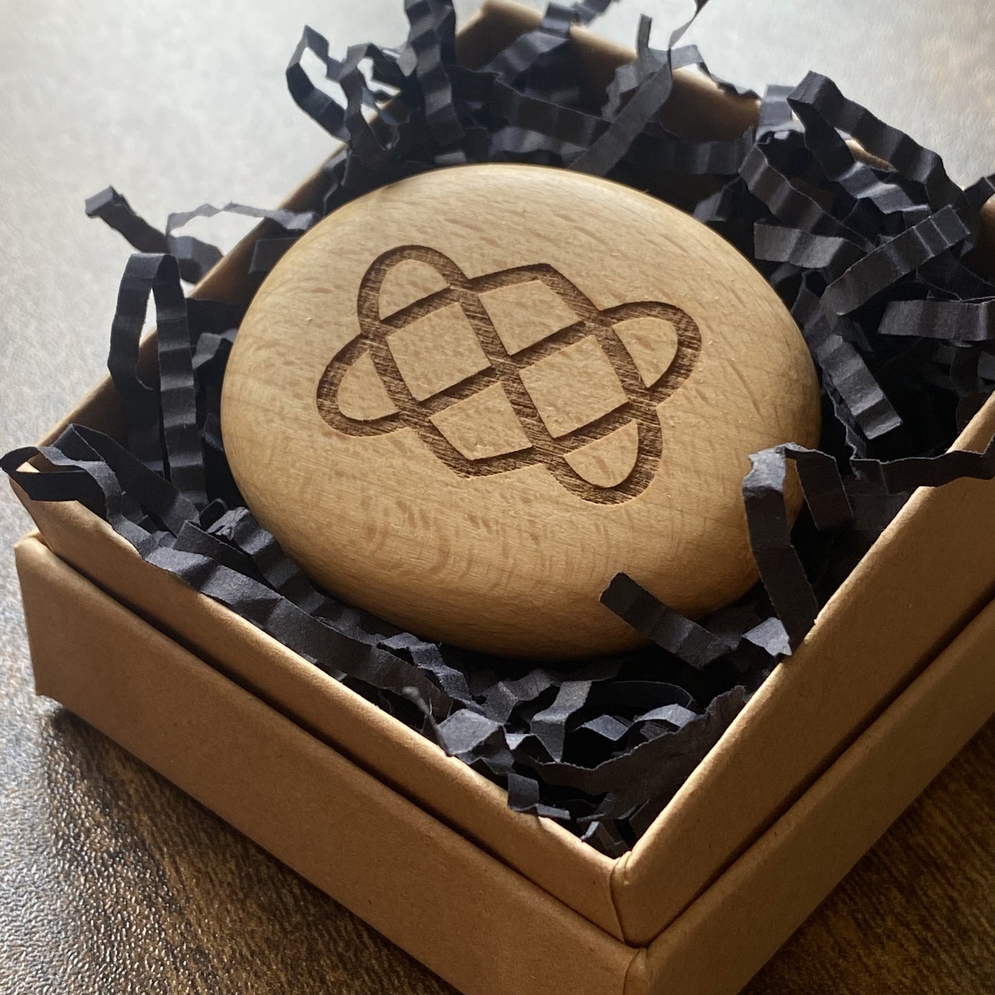 Two Heart Love Knot wooden pocket pebble – Celtic-inspired symbol of love and unity in presentation box