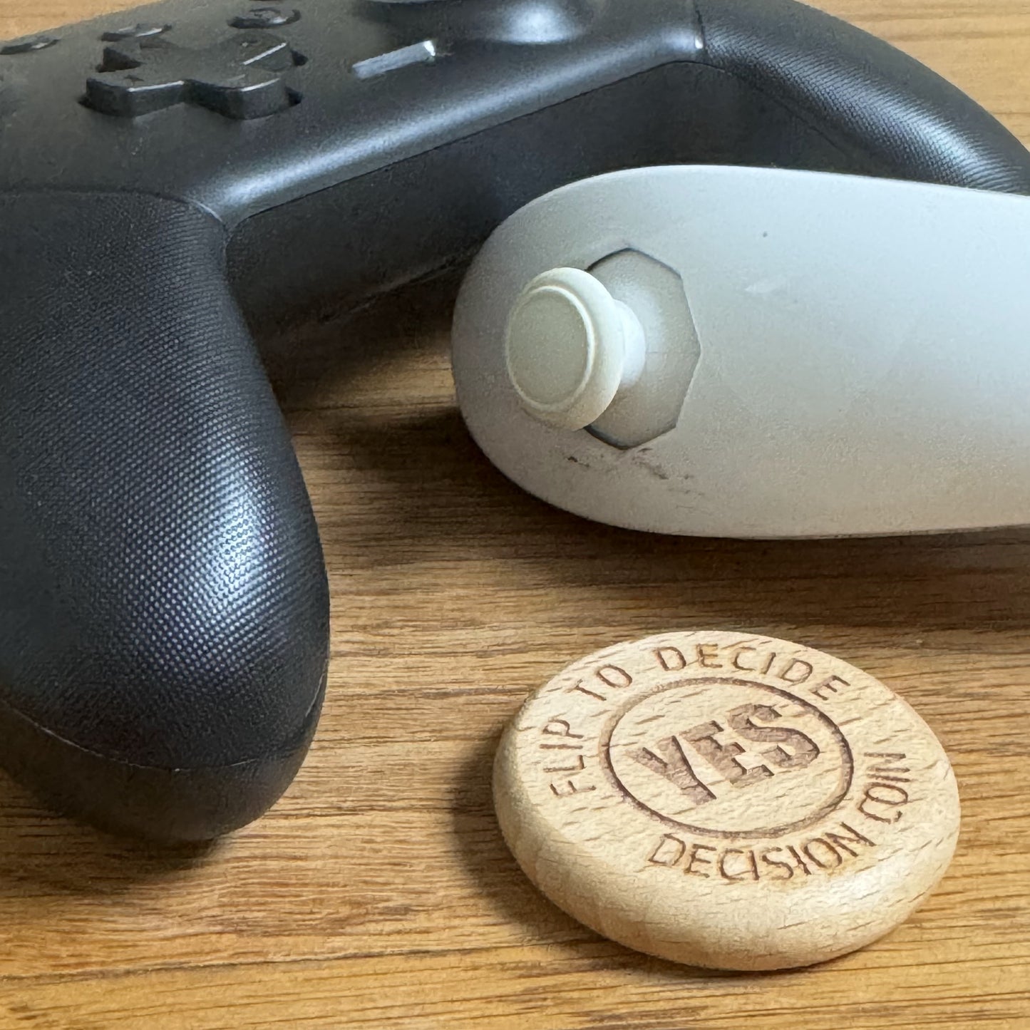 Fun decision coin for gamers – Yes No Ultimate Decision Flip Coin with two controllers